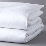 Fix Linens white 400 TC cotton, Triple-zip duvet cover folded, ideal for Airbnb hosts