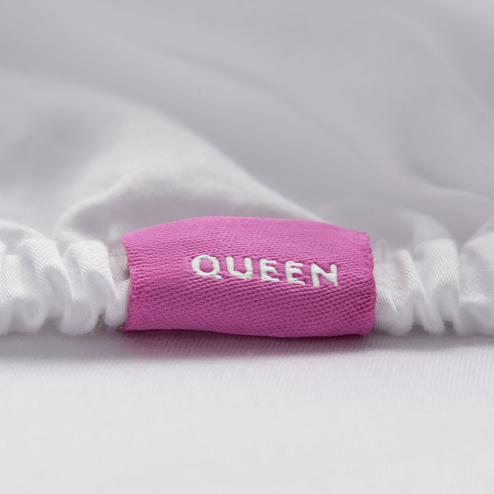 queen fitted sheet with color coded tag marking the top center